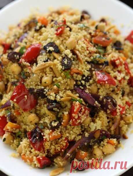 Марокканский кускус с жареными овощами, нутом и миндалем