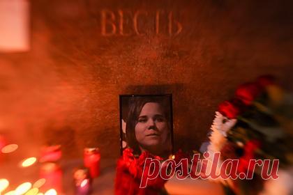 Стало известно об обысках у предполагаемой убийцы Дарьи Дугиной. Следователи проводят обыски по делу об убийстве российской журналистки и политолога Дарьи Дугиной. По данным ведомства, обыски проходят в гараже и квартире, которую снимала гражданка Украины Наталья Вовк, причастная к преступлению. Также сотрудники СКР допросили свидетелей трагедии и участников фестивале.