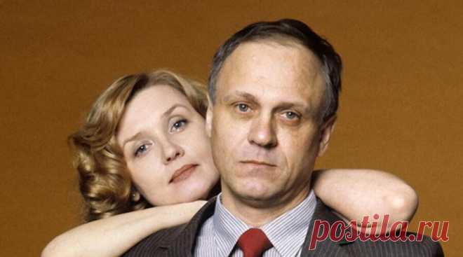 Владимир Меньшов снялся в 171 фильме. Насколько хорошо вы помните его героев?  Владимир Меньшов оставил свой след не только как талантливый режиссер, продюсер, сценарист, мы хорошо помним сыгранные им роли. Давайте вспомним самые яркие образы Владимира Меньшова.
