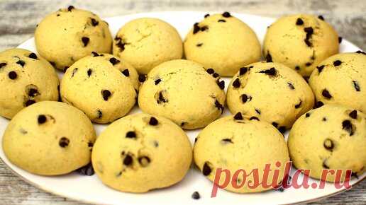 Привет всем! Сегодня готовлю вкусное печенье с шоколадом. Очень похожее на пряники. Они хрустящие снаружи и очень нежные и мягкие внутри..