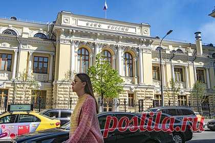 Центробанк заявил об ускорении инфляции в России. По свежим данным ЦБ, в мае темпы роста потребительских цен в стране стали ускоряться — годовая инфляция в предыдущем месяце составила 2,6 процента после 2,3 процента в апреле. Регулятор предупреждает, что рост инфляционного давления проявляется по более широкому кругу товаров и услуг, а ожидания населения растут.