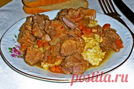 Говядина в сливках на сковороде рецепт с фото В нашем мясном меню - тушёная говядина в сливках на сковороде. Аппетитное и ароматное мясо может украсить не только повседневный, но и праздничный стол. При правильном приготовлении оно приобретает нежный сливочный вкус. Такое блюдо вполне можно подать на детский праздник. Смотрим, как приготовить говядину в сливках...