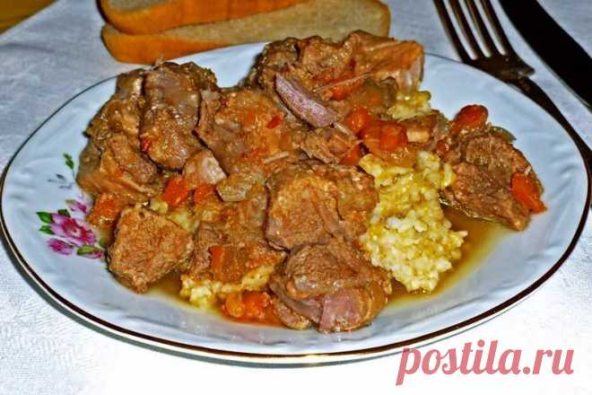 Говядина в сливках на сковороде рецепт с фото В нашем мясном меню - тушёная говядина в сливках на сковороде. Аппетитное и ароматное мясо может украсить не только повседневный, но и праздничный стол. При правильном приготовлении оно приобретает нежный сливочный вкус. Такое блюдо вполне можно подать на детский праздник. Смотрим, как приготовить говядину в сливках...
