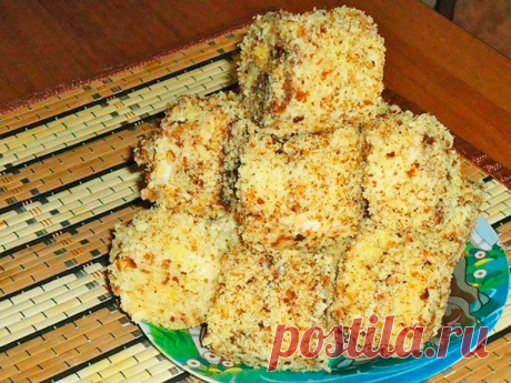 Пирожное "ЛАКОМКА" Очень вкусное пирожное! Приготовила его на свой день рождения, все съелось сразу же, хотя сладких блюд было много. Очень нежные и нетрудоемкие пироженки. Девочки, пробовала разные варианты обсыпки, в том числе и миндальными хлопьями. Вариант с крошкой был вкуснее и нежнее. Ингредиенты: Основа: 1 банка сгущенного молока (320 гр 1 пачка сливочного масла (200 гр) …
