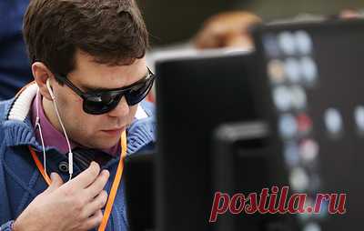 Народный фронт запустил программу поддержки семей незрячих ветеранов СВО. Родственников таких бойцов будут погружать в "мир без света", чтобы они могли на личном опыте понять, что такое жизнь без зрения