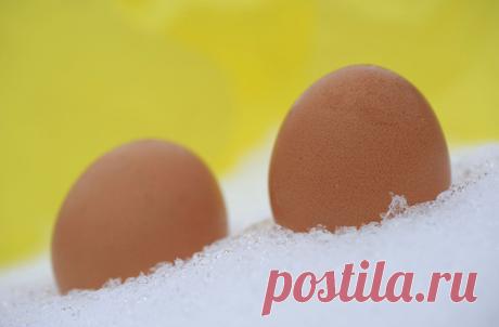 10 ПРОДУКТОВ, КОТОРЫМ СОВЕРШЕННО НЕ ВРЕДИТ ЗАМОРОЗКА Как можно отличить хорошего хозяина от плохого? Пока первый способен смотреть в перспективу, второй все пускает на самотек. Делать запасы еды — это практично и рационально, и забитые провизией холодильник и шкафы не обязательно должны сообщать всем, что вы готовитесь к блокаде. Типичная для многих