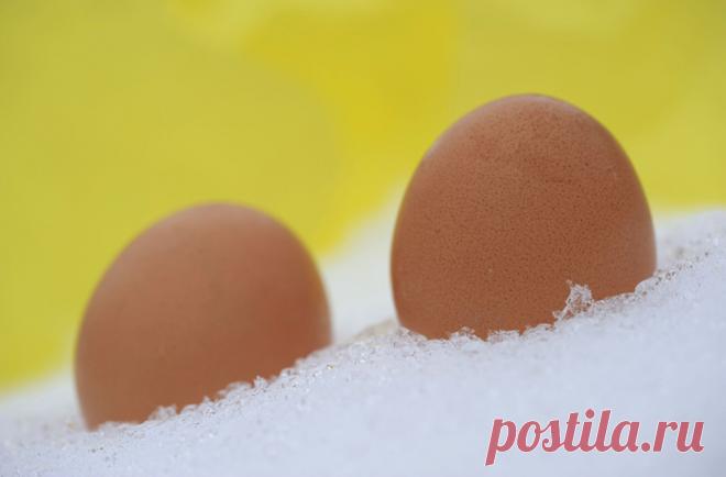 10 ПРОДУКТОВ, КОТОРЫМ СОВЕРШЕННО НЕ ВРЕДИТ ЗАМОРОЗКА Как можно отличить хорошего хозяина от плохого? Пока первый способен смотреть в перспективу, второй все пускает на самотек. Делать запасы еды — это практично и рационально, и забитые провизией холодильник и шкафы не обязательно должны сообщать всем, что вы готовитесь к блокаде. Типичная для многих