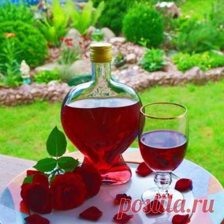 Розовый ликер