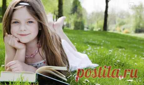 90 классических книг, которые нужно прочитать ребёнку до 5 лет. 0-2 года 1. «Радуга-дуга», стихи, сказки и потешки с иллюстрациями Васнецова 2. «Рифмы матушки Гусыни» в переводе К. Чуковского, С. Маршака 3. Барто Агния. «Игрушки», другие стихи для малышей 4. Гаршин Всеволод. «Лягушка-путешественница». 5. Доктор Сьюз «Сказки» 6. Левин Вадим. «Глупая лошадь» 7. Маршак Самуил. «Мои первые сказки», «Сказки, песни, загадки» 8. Михалков Сергей. Некоторые стихи. 9. Мориц Юнна «Стихи» 10. Поттер…