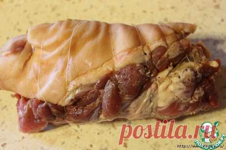 Пикантный рулет из рульки с морковью и чесноком!