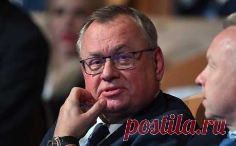 Костин заявил, что ВТБ не держал «деньги наркокартелей». Санкции в отношении ВТБ банк считает несправедливыми, поскольку никогда не нарушал правил, заявил Костин. По его мнению, США сейчас — «жандарм» в мировой финансовой системе, но постепенно доллар теряет свое положение