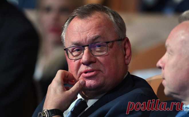 Костин заявил, что ВТБ не держал «деньги наркокартелей». Санкции в отношении ВТБ банк считает несправедливыми, поскольку никогда не нарушал правил, заявил Костин. По его мнению, США сейчас — «жандарм» в мировой финансовой системе, но постепенно доллар теряет свое положение