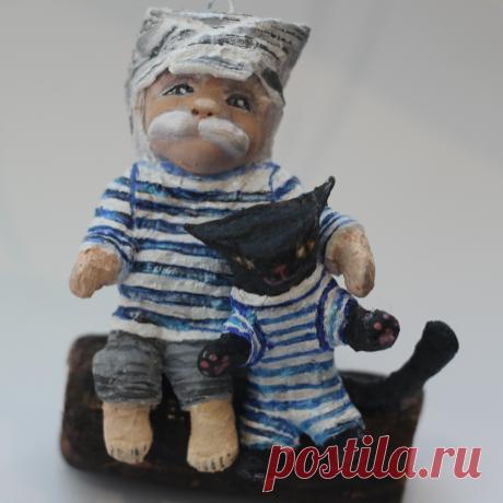 Легкая, яркая игрушка из ваты.