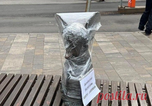 Айболита за что? В Петербурге таинственные активисты заматывают скульптуры в пленку. Необычный тренд появился в российских городах: неизвестные создают арт-объекты вокруг памятников врачам. От доктора Айболита до памятника основателю курортного лечения — все они стали частью этой акции.