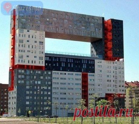 Жилой комплекс под названием “Edificio Mirador” в Мадриде.