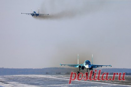 Стало известно об упреждающем авиаударе России перед контрнаступлением ВСУ. Воздушно-космические силы России (ВКС РФ) нанесут упреждающий удар по украинским объектам перед контрнаступлением Вооруженных сил Украины (ВСУ), 14 или 16 стратегических бомбардировщиков поднялись в воздух. Об этом сообщает Telegram-канал «Военкоры Русской Весны» со ссылкой на ресурсы, связанные с украинской разведкой.