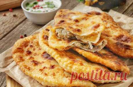 Костромской чебурек Это одно из самых известных блюд костромской кухни. Вкусное, сытное и питательное блюдо не потеряло своей популярности на протяжении многих лет.