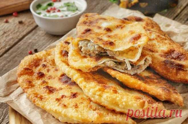 Костромской чебурек Это одно из самых известных блюд костромской кухни. Вкусное, сытное и питательное блюдо не потеряло своей популярности на протяжении многих лет.