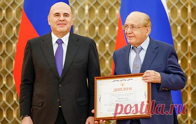 Мишустин вручил премии правительства за достижения в науке и медицине. Среди исследователей премии в области науки и техники удостоились авторы 14 работ, еще 6 авторских коллективов выиграли аналогичные премии для молодых ученых