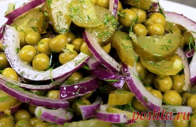 Все продукты уже есть у вас в холодильнике. Быстрый и вкусный закусочный салат Салат с солеными огурцами — это одно из тех блюд, которые ассоциируются с домашним уютом. Он сочетает в себе простоту и доступность ингредиентов с удивительным вкусом. Салат часто готовят на праздники, застолья и просто в повседневной жизни, поскольку он не требует особых кулинарных навыков и быстро готовится. Солёные огурцы, являясь основным компонентом, придают блюду характерный […]