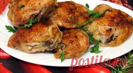 Ароматные запеченные куриные бедрышки

Ингредиенты:

Куриные бедрышки — 5 шт.
Лимонный сок — 1 ст. л.
Растительное масло — 2 ст. л.
Чеснок сушеный — 0,5 ч. л.
Абхазская приправа для курицы — 0,75 ст. л.
Соль — 2 щепотки

Приготовление:

1. Куриные бедрышки посыпать приправой, сушеным чесноком и солью.
2. Форму для запекания застелить фольгой, сложить куриные бедрышки в форму.
3. Смазать растительным маслом. Сбрызнуть лимонным соком. Оставить на 30 минут.
4. Разогреть духов...