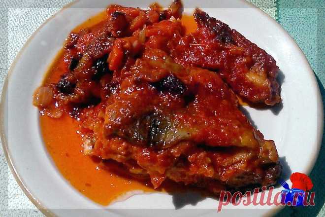 Сегодня Вашему вниманию я предлагаю жареного карпа в томатном соусе приготовленного на мангале.