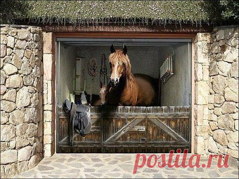 Наклейка на воротах гаража