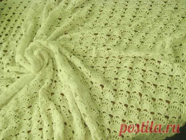 Мой новый плед не смотря на то что на фото он кажется бежевым))