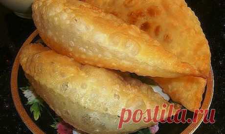 Водочные. Самые ВКУСНЫЕ чебуреки! Чебуреки ПОЛУЧАЮТСЯ с ХРУСТЯЩЕЙ корочкой благодаря ВОДКЕ в тесте и МЯГКИЕ внутри. ОЧЕНЬ Вкусно! Ингредиенты: -Мука (стак.=250мл) — 4 стак. -Вода — 320 мл или 1,3 стакана -Водка...
