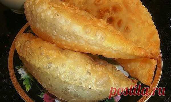 Водочные. Самые ВКУСНЫЕ чебуреки! Чебуреки ПОЛУЧАЮТСЯ с ХРУСТЯЩЕЙ корочкой благодаря ВОДКЕ в тесте и МЯГКИЕ внутри. ОЧЕНЬ Вкусно! Ингредиенты: -Мука (стак.=250мл) — 4 стак. -Вода — 320 мл или 1,3 стакана -Водка...