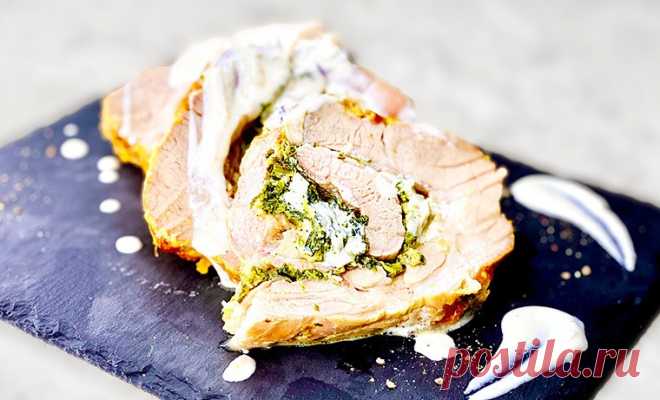 Мясной рулет, фаршированный шпинатом и сыром