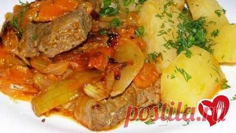 Жаркое по-домашнему 
             
Ингредиенты:
500 гр мясо
1 шт лук репчатый
1 шт морковь
1 шт перец болгарский
2 шт помидоры
картофель

Приготовление:
🥗Мясо порезать кусочками и обжарить до полу готовности. Добавить нарезанный лук репчатый и пожарить вместе с мясом
🥗Перец и морковь нарезать соломкой и добавить к мясу. Всё обжарить пока морковь не станет мягкой. Добавить 1-2 столовой ложки муки и перемешать
🥗На мясо выложить нарезанный кубиками картофель, залить водой ...