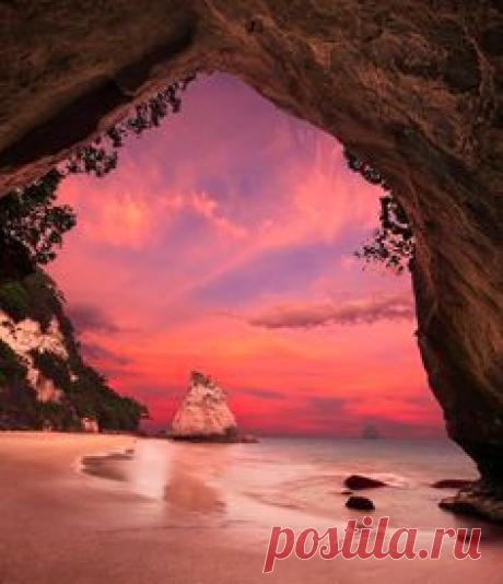Cathedral Cove - Coromandel Peninsula, New Zealand