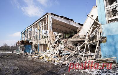 Трутнев пообещал восстановить поврежденный из HIMARS спорткомплекс в Дебальцеве. Дальний Восток восстанавливает восемь территорий в Донецкой Народной Республики, напомнил полпред президента в ДФО