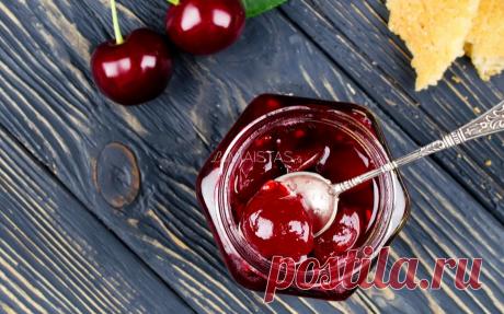 Vyšnių padažas žiemai - idealus prie mėsos Šis padažas nuostabiai tinka prie paukštienos, kiaulienos ar kitos mėsos. Taip pat man jis be galo skanu su kietuoju sūriu arba tiesiog lietuvišku varškės sūriu. Jeigu gerai užderėjo vyšnios, būtinai būtinai jo pasigaminkite, nesigailėsite! Beje, jeigu norite dar gurmaniškesnio