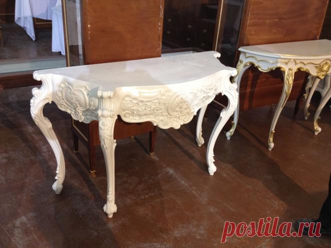 Классическая мебель итальянских ремесленников. Традиции передаются поколениями. Эти фото из мастерской семейного подряда.