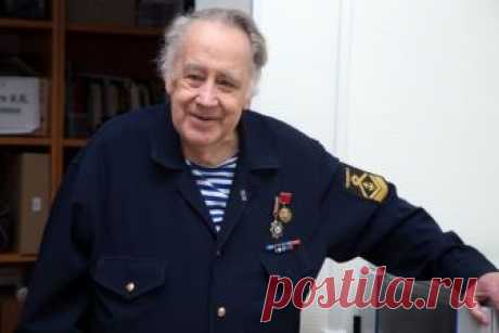 Судьба барабанщика Беседа с Владиславом Крапивиным в канун его 80-летия Дмитрий Шеваров Как и во всяком большом писателе, в Крапивине есть тайна. Но это не мистическая тайна, которая искушает и мучит. Тайна Владислава Крапивина сродни той, что была у автора "Тимура и его команды": чердак, где стоит повернуть...