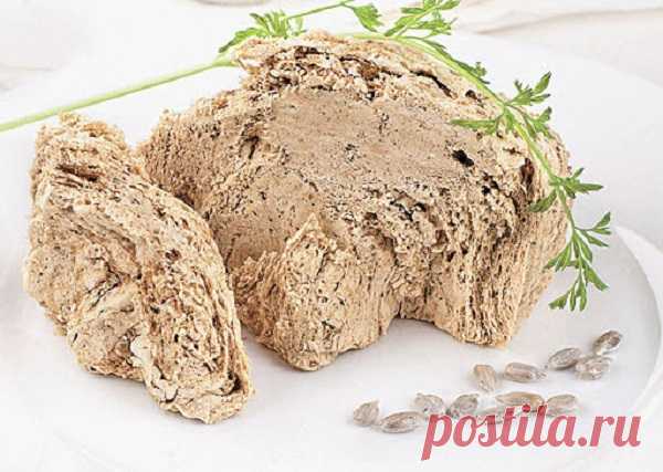 ОЧЕНЬ ВКУСНАЯ ХАЛВА — ДОМАШНЯЯ, БЕЗ САХАРА Рецепты очень просты, в отличие от магазинных сладостей, домашняя халва готовится только из природных продуктов.
 
ХАЛВА ИЗ СЕМЯН ПОДСОЛНЕЧНИКА


 	1 стакан очищенных подсолнечных семечек,
 	¾ стакана изюма,
 	2-3 столовые ложки нерафинированного подсолнечного масла. Оно придаст халве аромат