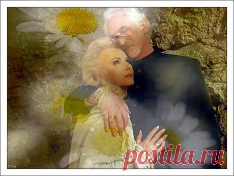 И когда мы любим —
возраста уж нет.
Мужчина для любимой —
вечный мальчик.
Она же для него —
котёнок, мышка, зайчик...
В глазах счастливых —
лучезарный свет.
Когда мы любим —
возраста уж нет