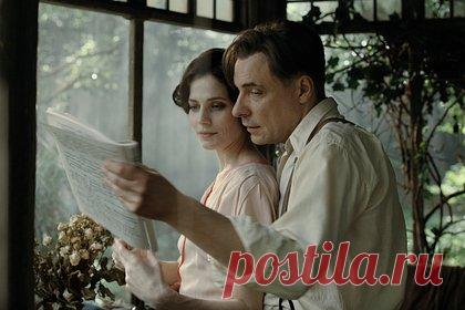 Звезда «Мастера и Маргариты» ответила критикам фильма. Звезда фильма «Мастер и Маргарита», актриса Юлия Снигирь ответила критикам новой экранизации романа Михаила Булгакова. Она заявила, что с уважением относится к классическим произведениям, однако режиссер должен иметь свою точку зрения. По словам Снигирь, создатель картины Михаил Локшин не стал осовременивать Булгакова.