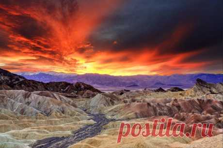 US Dept of Interior on Twitter “Check out this epic #sunset from Zabriskie point @DeathValleyNPS. Photo: Mahendiran Mohan #nature”