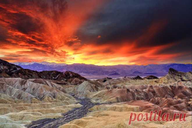 US Dept of Interior on Twitter “Check out this epic #sunset from Zabriskie point @DeathValleyNPS. Photo: Mahendiran Mohan #nature”