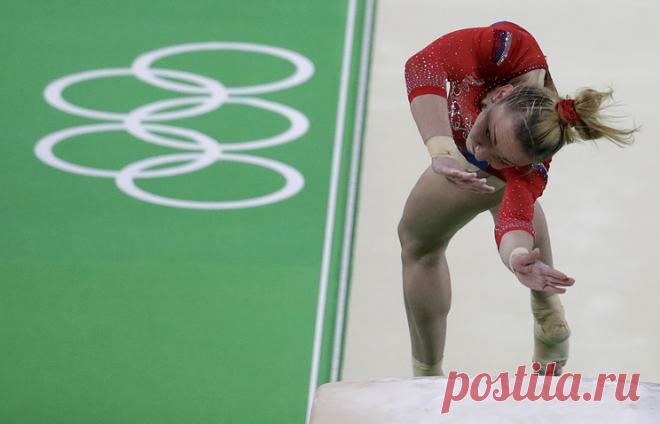 Мария Пасека. © AP Photo/Julio Cortez. РИО-ДЕ-ЖАНЕЙРО, 14 августа. /ТАСС/. Российская гимнастка Мария Пасека завоевала серебро в опорном прыжке на Олимпийских играх в Рио-де-Жанейро. Ее результат в финале - 15,253 балла. Победу одержала американка Симона Байлз (15,966)... Подробнее на ТАСС:
http://tass.ru/sport/3537468  |  ТАСС: Спорт - Гимнастка Мария Пасека завоевала серебро в опорном прыжке на Олимпиаде