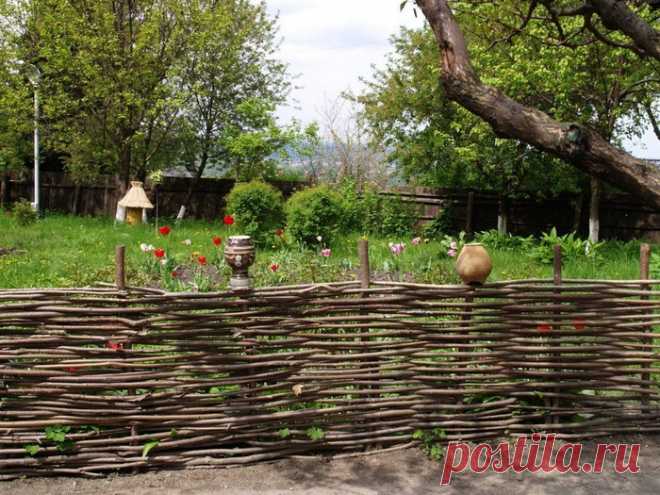 Делаем плетеный забор