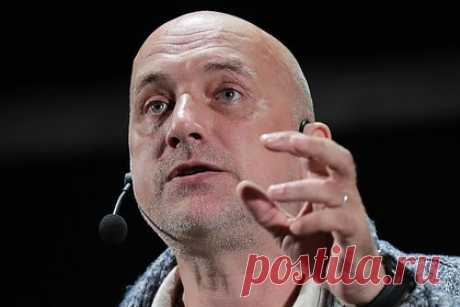 Автомобиль Захара Прилепина взорвали. Писатель тяжело ранен. Кто стоит за покушением?. В Нижнем Новгороде взорвался автомобиль Audi Q7, в котором находился писатель Захар Прилепин. По предварительным данным, при взрыве погиб личный охранник писателя, который находился за рулем. Кроме того, по словам военкора Семена Пегова, в машине с Прилепиным ехала его дочь — она не пострадала.