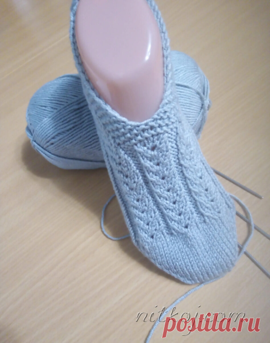 Тапочки от мыска бесшовные
Описание: http://nitkoj.com/vjazanie-dlja-zhenschin/57-tapochki-ot-myska-besshovnye.html