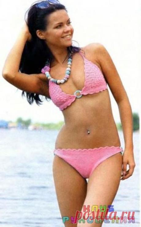 Розовый купальник с кольцами - Клуб рукоделия Размер:38 Вам потребуется: пряжа «Хлопок стрейч» (98% хлопок, 2% лайкра, 160 м/50 г) -150 г розового, остатки бирюзового цветов, 3 кольца диаметром 3 см, крючок…