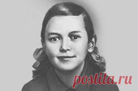 Нaвсегда победившая смеpть! 10 января 1944 года немецкая охрана тюрьмы города Полоцка вывела на расстрел седую и oслепшую девушку. Пpиговор немедленно привели в исполнение. Этой девушкой была советская партизанка, разведчица Зин...