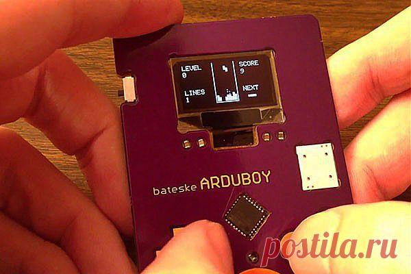 В визитную карточку встроили Тетрис