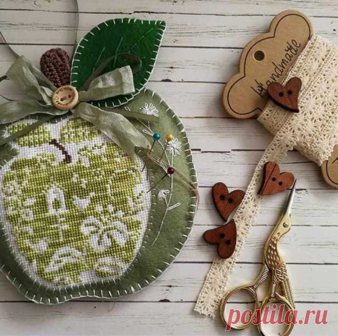Необычные игольницы своими руками из ткани с выкройками Пошаговые мастер-классы по шитью своими руками, вязанию, рукоделию, декорированию, швейные мастер-классы для начинающих, фото и видеоуроки.